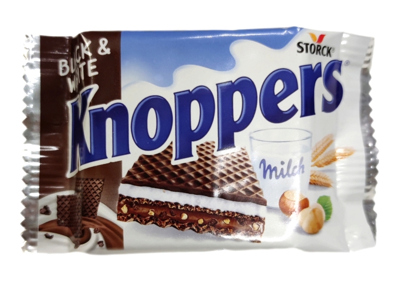 Knoppers Black & White mit Haselnüssen, Schokolade und den beiden knusprigen Kakaowaffeln